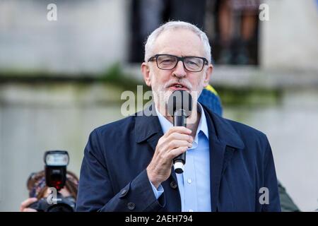 Bristol, Royaume-Uni. 9Th Mar, 2019. Jeremy Corbyn est représenté par les partisans d'un parlant à un rassemblement à College Green, Bristol. Credit : lynchpics/Alamy Live News Banque D'Images