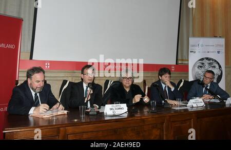 Milan, Dario Franceschini Ministre du Patrimoine et des activités culturelles et du Tourisme, de la Culture, Conseiller Filippo del Corno Ermete Realacci Président Symbola, Giovanni Fosti Président de la Fondation Cariplo, Giuseppe Tripoli Secrétaire général de l'Unioncamere, Giangiacomo Schiavi. Rapport 2019 "Je suis la culture. La qualité et la beauté de l'Italie la crise défis ', développé par la Fondation Symbola et Unioncamere. Dans la photo : Filippo del Corno Conseiller municipal pour la Culture Banque D'Images