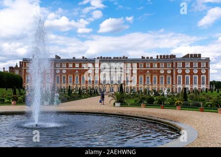 Hampton Court Palace Gardens et chambre - vue arrière Banque D'Images