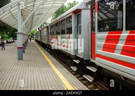 Nizhny Novgorod, Russie - 20 juil 2019 : Nizhny Novgorod chemin de fer pour enfants. Plate-forme d'atterrissage. Tôt le matin Banque D'Images