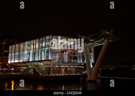 Londres la nuit, unis, Emirates Air line Royal Docks, London, UK Banque D'Images