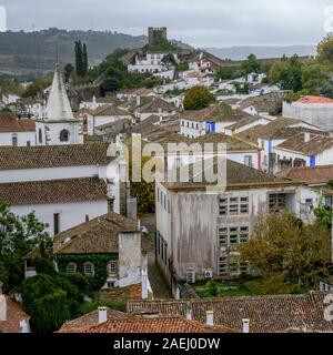 Maisons dans une ville, district de Leiria, Obidos, Portugal Banque D'Images