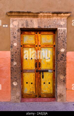 Vieille porte San Miguel de Allende, Mexique Banque D'Images