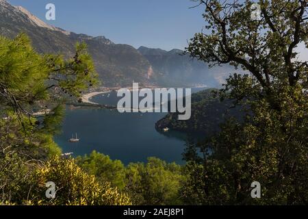 Vue depuis la montagne de la vallée d''Oludeniz, bleu magnifique cadre, Turquie Banque D'Images