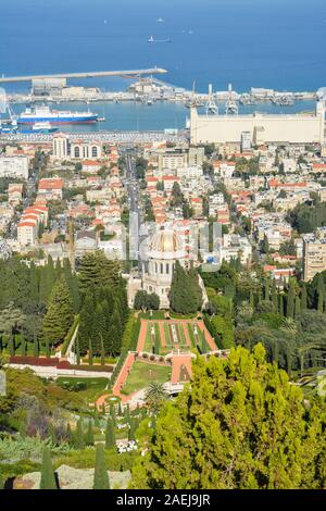 Voir d'Haïfa à partir de la colline. Haïfa est une ville et un port israélien sur la mer Méditerranée. Banque D'Images