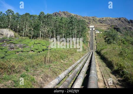 Barrage hydroélectrique de pipeline, Munnar, Kerala, Inde Banque D'Images