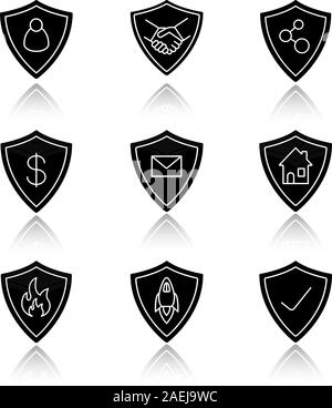 Les boucliers de protection noir ombre glyph icons set. Négocier en toute sécurité, les pompiers d'un insigne, d'argent, immobilier, e-mail, protection de la connexion. Vecto isolés Illustration de Vecteur