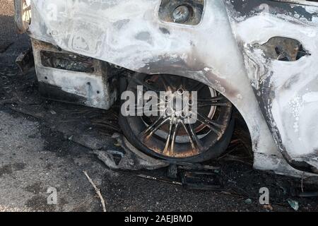 Décembre 2019 - Burnt Out break BMW volés qui ont été délibérément mis le feu pour détruire les preuves. Banque D'Images