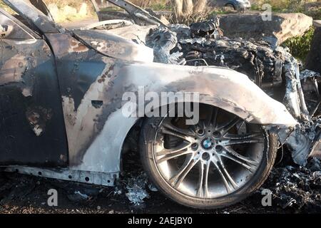 Décembre 2019 - Burnt Out break BMW volés qui ont été délibérément mis le feu pour détruire les preuves. Banque D'Images