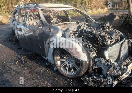 Décembre 2019 - Burnt Out break BMW volés qui ont été délibérément mis le feu pour détruire les preuves. Banque D'Images