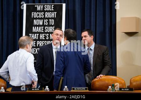 Washington, United States. 09Th Dec, 2019. Comité de renseignement important membre Devin Nunes, R-CA, membre du Comité judiciaire de la Chambre Doug Collins, R-GA, Rép. Jim Jordan, R-OH, et John Ratcliffe, R-il, parler au cours d'une audience de mise en accusation du Comité judiciaire de la Chambre au Président Donald Trump, sur la colline du Capitole à Washington, DC Le Lundi, Décembre 9, 2019. Photo par Kevin Dietsch/UPI UPI : Crédit/Alamy Live News Banque D'Images