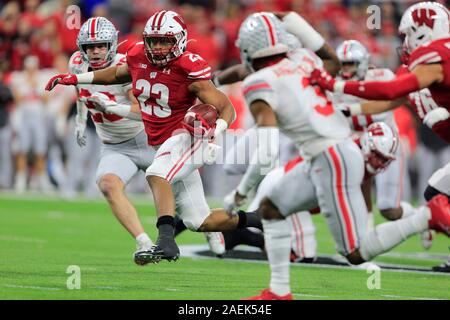 Indianapolis, Indiana, USA. 7 Décembre, 2019. Wisconsin Badgers running back Jonathan Taylor (23) au championnat NCAA 10 grand match de football entre les Wisconsin Badgers & Ohio State Buckeyes au Lucas Oil Stadium à Indianapolis, Indiana. JP Waldron/Cal Sport Media/Alamy Live News Banque D'Images