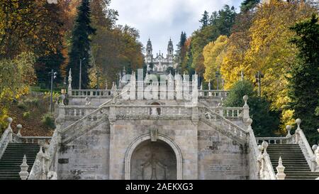 Façade du Sanctuaire de Notre Dame des Remèdes, Lamego, Viseu District, Nord du Portugal, Portugal Banque D'Images