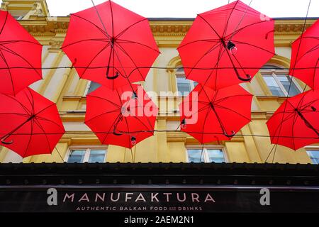 BELGRADE, SERBIE - 19 JUN 2019- Vue de la rue Kralja Petra Manufaktura sur restaurant au centre-ville de Belgrade, Serbie. Banque D'Images