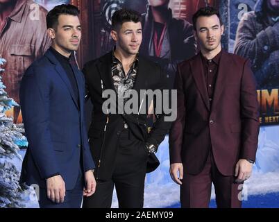 Los Angeles, USA. 09Th Dec, 2019. (L-R) Les Jonas Brothers - Joe Jonas, Nick Jonas et Kevin Jonas à la JUMANJI LE NIVEAU SUIVANT Los Angeles Premiere tenue au Théâtre chinois de Grauman à Hollywood, CA le Lundi, Décembre 9, 2019 ?. (Photo par Sthanlee B. Mirador/Sipa USA) Crédit : Sipa USA/Alamy Live News Banque D'Images