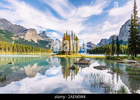 Le Canada, l'Alberta, le Parc National Jasper, le lac Maligne et Spirit Island Banque D'Images