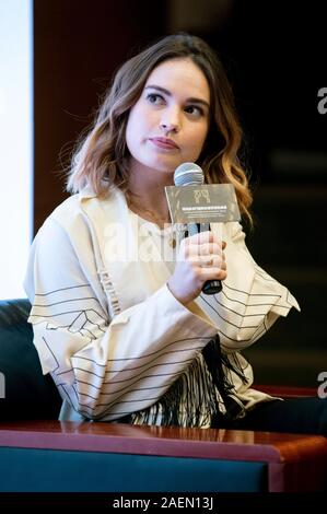 Macao, Chine. Le 08 mai 2019. Lily James à une discussion de groupe lors de la 4e International Film Festival et Prix à Macao Macao le centre culturel. Macao, 08.12.2019 | Conditions de crédit dans le monde entier : dpa/Alamy Live News Banque D'Images