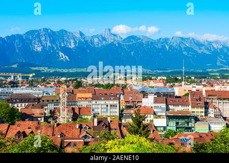 La ville de Thoune et les Alpes montagne vue panoramique aérienne en Suisse Banque D'Images