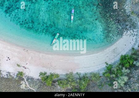 Pink Beach, le Parc National de Komodo, en Indonésie. Banque D'Images