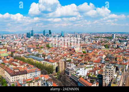 Vue panoramique aérienne de Milan. Milan est une capitale de la Lombardie et la deuxième ville la plus peuplée de l'Italie. Banque D'Images