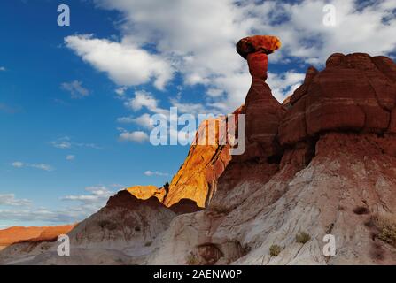 Toadstool Hoodoo rocher en forme de champignon incroyable du désert de l'Utah, USA Banque D'Images