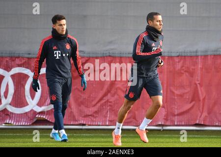 Munich, Allemagne. 10 Dec, 2019. v.re:Thiago ALCANTARA (FCB), Philippe Coutinho (Bayern Munich). formation finale FC Bayern Munich, en face de la Ligue des Champions match FC Bayern Munich - Tottenham Hotspur, football, le 12/10/2019. Utilisation dans le monde entier | Credit : dpa/Alamy Live News Banque D'Images