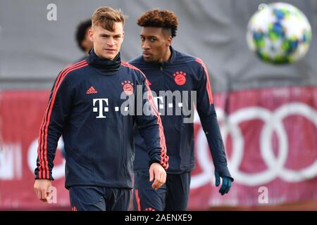 Munich, Allemagne. Dec 10, 2019. Joshua KIMMICH (Bayern Munich) et Kingsley COMAN (FC Bayern Munich) focus la balle. La formation finale FC Bayern Munich avant le match de la Ligue des Champions FC Bayern Munich - Tottenham Hotspur, football, sur 10.12.2019. Utilisation dans le monde entier | Credit : dpa/Alamy Live News Banque D'Images