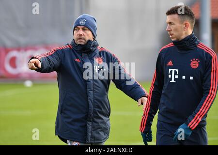 Munich, Allemagne. Dec 10, 2019. Hans Dieter Flick (Hansi, entraîneur du Bayern de Munich), geste, donne des instructions, re : Ivan Perisic (Bayern Munich). formation finale FC Bayern Munich, en face de la Ligue des Champions match FC Bayern Munich - Tottenham Hotspur, football, le 12/10/2019. Utilisation dans le monde entier | Credit : dpa/Alamy Live News Banque D'Images