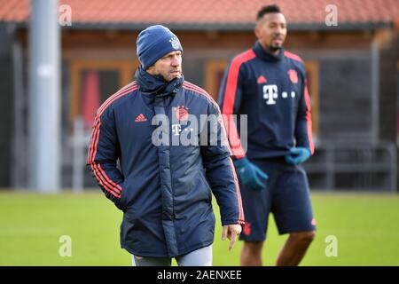 Munich, Allemagne. Dec 10, 2019. Hans Dieter Flick (Hansi, entraîneur du Bayern de Munich), hi : Jérôme BOATENG (Bayern Munich). formation finale FC Bayern Munich, en face de la Ligue des Champions match FC Bayern Munich - Tottenham Hotspur, football, le 12/10/2019. Utilisation dans le monde entier | Credit : dpa/Alamy Live News Banque D'Images