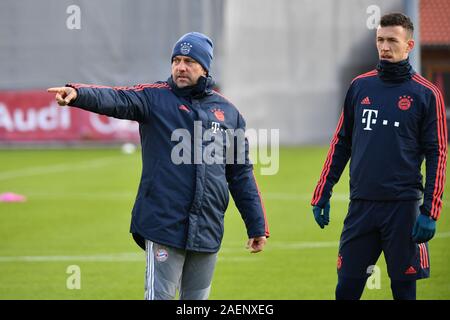 Munich, Allemagne. Dec 10, 2019. Hans Dieter Flick (Hansi, entraîneur du Bayern de Munich), geste, donne des instructions, re : Ivan Perisic (Bayern Munich). formation finale FC Bayern Munich, en face de la Ligue des Champions match FC Bayern Munich - Tottenham Hotspur, football, le 12/10/2019. Utilisation dans le monde entier | Credit : dpa/Alamy Live News Banque D'Images