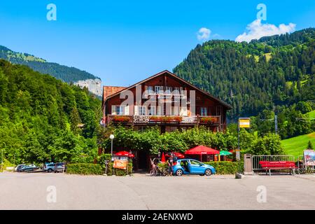 Grindelwald, Suisse - le 14 juillet 2019 : des maisons de village de Lauterbrunnen dans le district d'Interlaken dans le canton de Berne, Suisse Banque D'Images