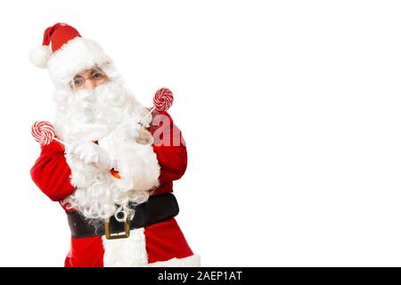 Santa Claus couverts face à la tenue en mains lollipops Banque D'Images
