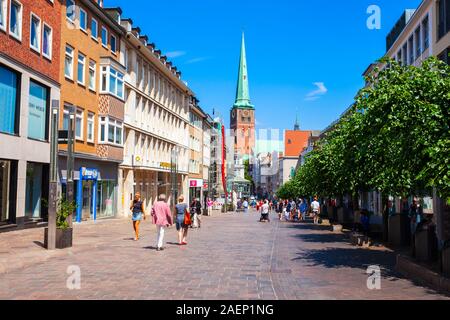 Lübeck, Allemagne - Juillet 08, 2018 : rue piétonne, dans le centre de la ville de Lubeck en Allemagne Banque D'Images