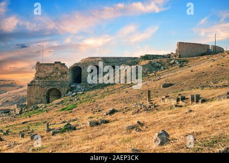 Les ruines de la ville antique d'Hiérapolis au coucher du soleil. Patrimoine culturel de l'Unesco. Denizli, Pamukkale, Turquie Banque D'Images