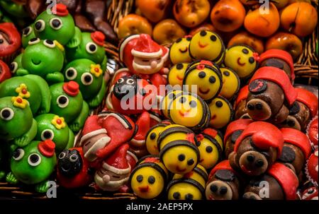 Smiley coccinelles, abeilles et les tortues des gâteaux dans l'Italie Banque D'Images