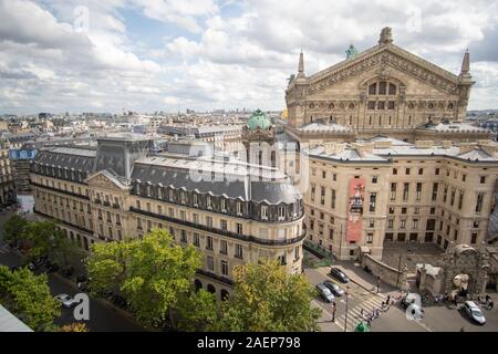 Vue sur la ville de Paris depuis le toit des Galeries Lafayette Banque D'Images