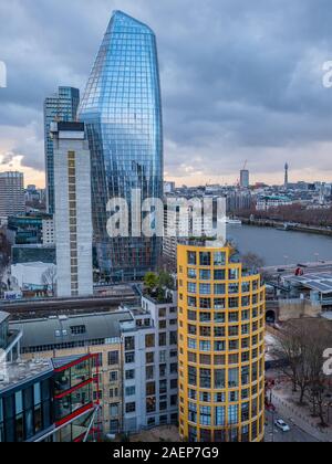 Orage en soirée, un Blackfriars, le Vase ventre aka, gratte-ciel, dans le sud de Londres, Southbank, Londres, Angleterre, RU, FR. Banque D'Images