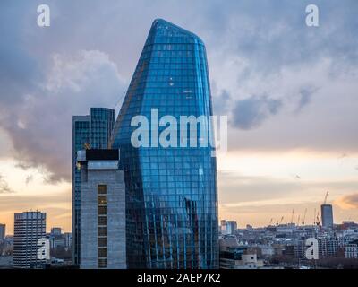 Orage en soirée, un Blackfriars, le Vase ventre aka, gratte-ciel, dans le sud de Londres, Southbank, Londres, Angleterre, RU, FR. Banque D'Images