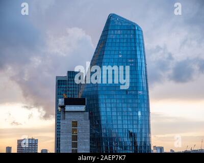 Orage en soirée, un Blackfriars, le Vase ventre aka, gratte-ciel, dans le sud de Londres, Southbank, Londres, Angleterre, RU, FR. Banque D'Images