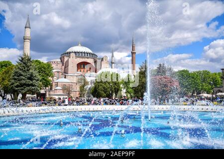 Turquie, Istanbul. Sainte-sophie (Aya Sofia) est une grande basilique chrétienne de Constantinople construite au 4ème siècle, puis reconstruit en plus sur la 6ème ec Banque D'Images