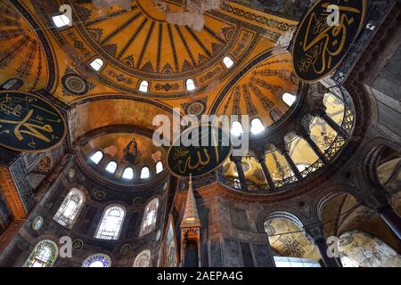 Turquie, Istanbul. Sainte-sophie (Aya Sofia) est une grande basilique chrétienne de Constantinople construite au 4ème siècle, puis reconstruit en plus sur la 6ème ec Banque D'Images