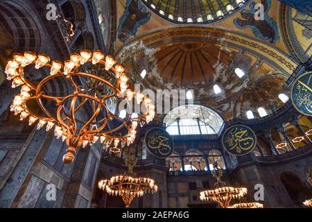 Turquie, Istanbul. Sainte-sophie (Aya Sofia) est une grande basilique chrétienne de Constantinople construite au 4ème siècle, puis reconstruit en plus sur la 6ème ec Banque D'Images