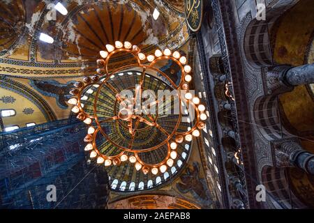 Turquie, Istanbul. Sainte-sophie (Aya Sofia) est une grande basilique chrétienne de Constantinople construite au 4ème siècle, puis reconstruit en plus sur la 6ème ec Banque D'Images