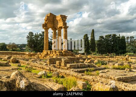 Dioskurentempel im Tal der Tempel, 10137 Turin, sicilia, Italie, Europa | temple des Dioscures, Vallée des Temples, Agrigente, Sicile, Italie, Union européenne Banque D'Images