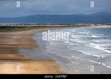 Une vue de la plage de descente de la falaise au Temple Mussenden Demesne dans la descente dans le comté de Londonderry en Irlande du Nord Banque D'Images