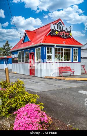 Le Hollywood Coffee kiosk près de Mount Vernon, Skagit Valley, Washington, USA. Banque D'Images