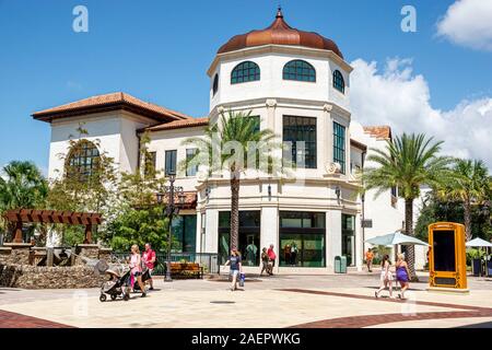 Orlando Florida Lake Buena Vista Downtown Disney Springs, centre commercial extérieur plaza, extérieur, femme, homme, famille, FL190920129 Banque D'Images