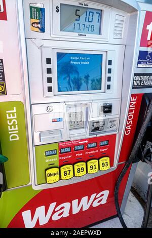Orlando Floride, Lake Buena Vista, Wawa, essence essence essence station de remplissage de pétrole, pompe, diesel suprême régulier, octane, affichage numérique Banque D'Images