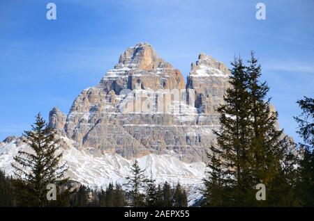 Vue de la Tre Cime di Lavaredo à partir du lac de Misurina Banque D'Images