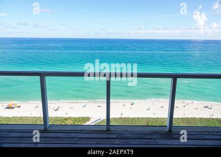 Miami Beach Florida, North Beach, Océan Atlantique, bord de mer public, rivage, vue, sable, balustrade de balcon en verre, vue aérienne depuis le dessus, FL191110010 Banque D'Images